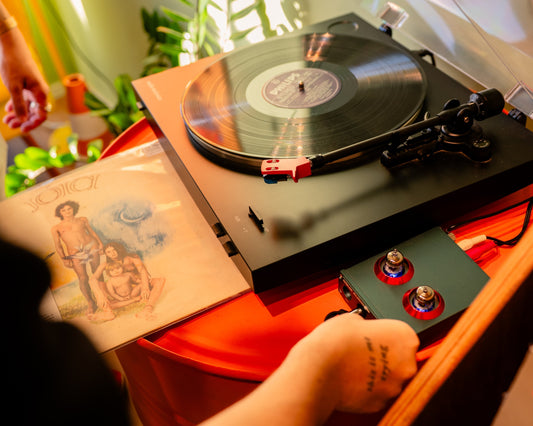 O que significa MPB? 5 discos icônicos para curtir o gênero