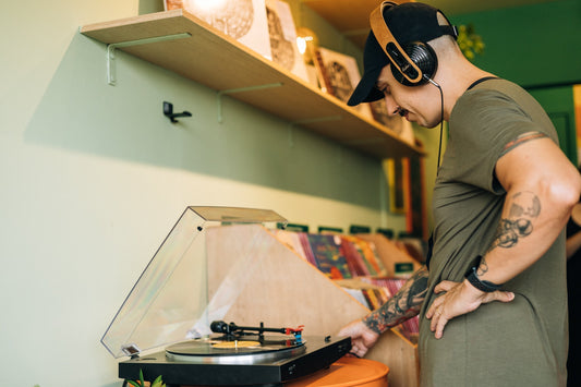 Existe diferença entre música no vinil e no digital? Descubra o melhor formato para você