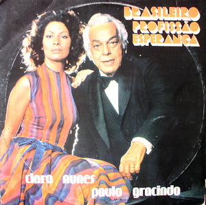 Clara Nunes e Paulo Gracindo — Brasileiro Profissão Esperança (Disco de Vinil LP, usado)